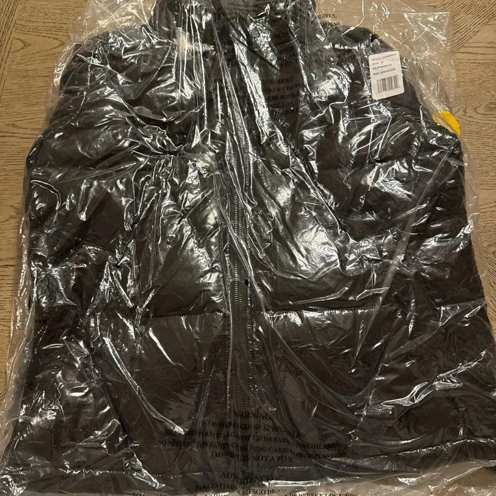 Karl Lagerfeld Paris Women's Hooded Puffer Coat. Size M Retail $320